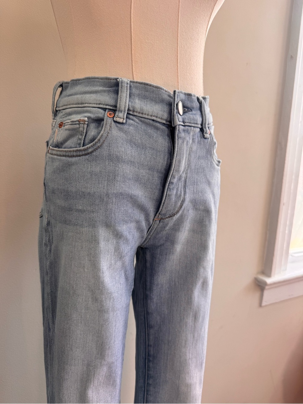 DL1961 Mara Straight Mid Rise Instasculpt Ankle Jeans | Fountain Wash | Size 26 - Picture 7 of 14